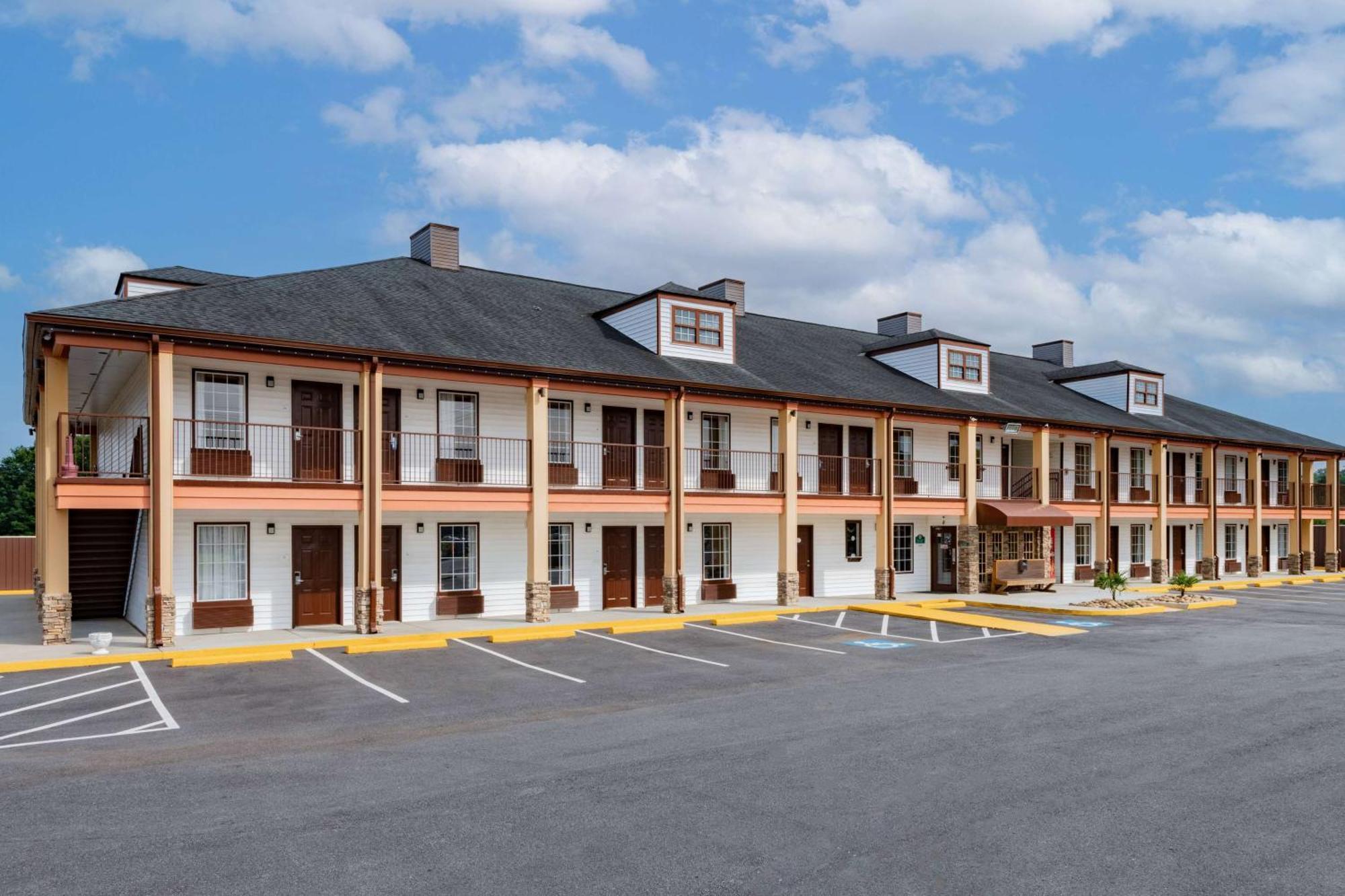 Baymont By Wyndham Commerce Ga Near Tanger Outlets Mall Esterno foto