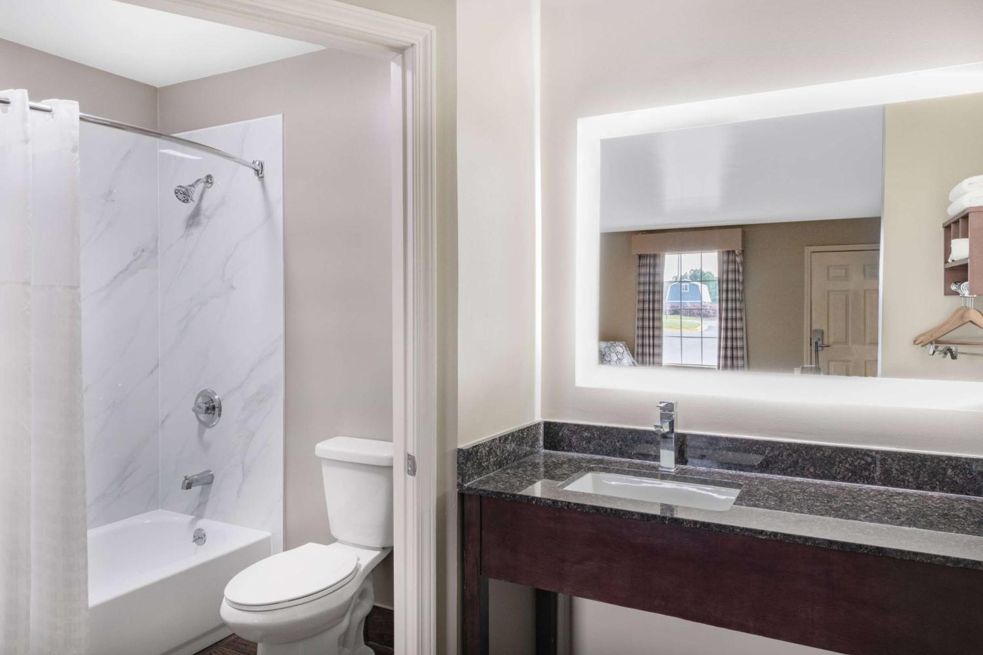 Baymont By Wyndham Commerce Ga Near Tanger Outlets Mall Esterno foto