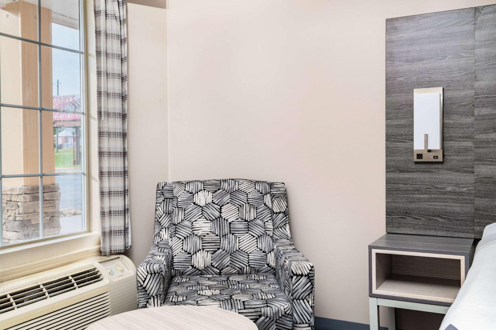 Baymont By Wyndham Commerce Ga Near Tanger Outlets Mall Esterno foto