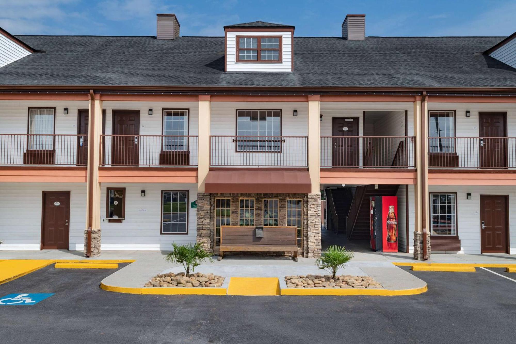 Baymont By Wyndham Commerce Ga Near Tanger Outlets Mall Esterno foto
